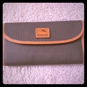 Dooney & Bourke wallet